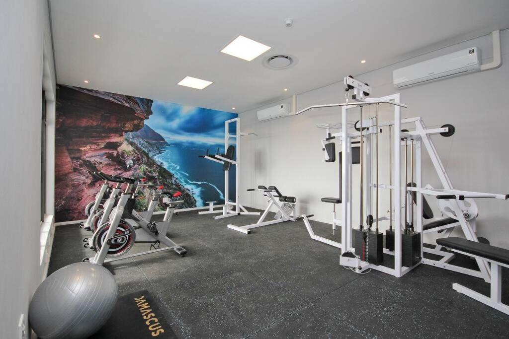 Chic, Central, Family & Group - Stylish 2 Ensuite Bedroom With Spacious Balcony Apartment Cape Town
