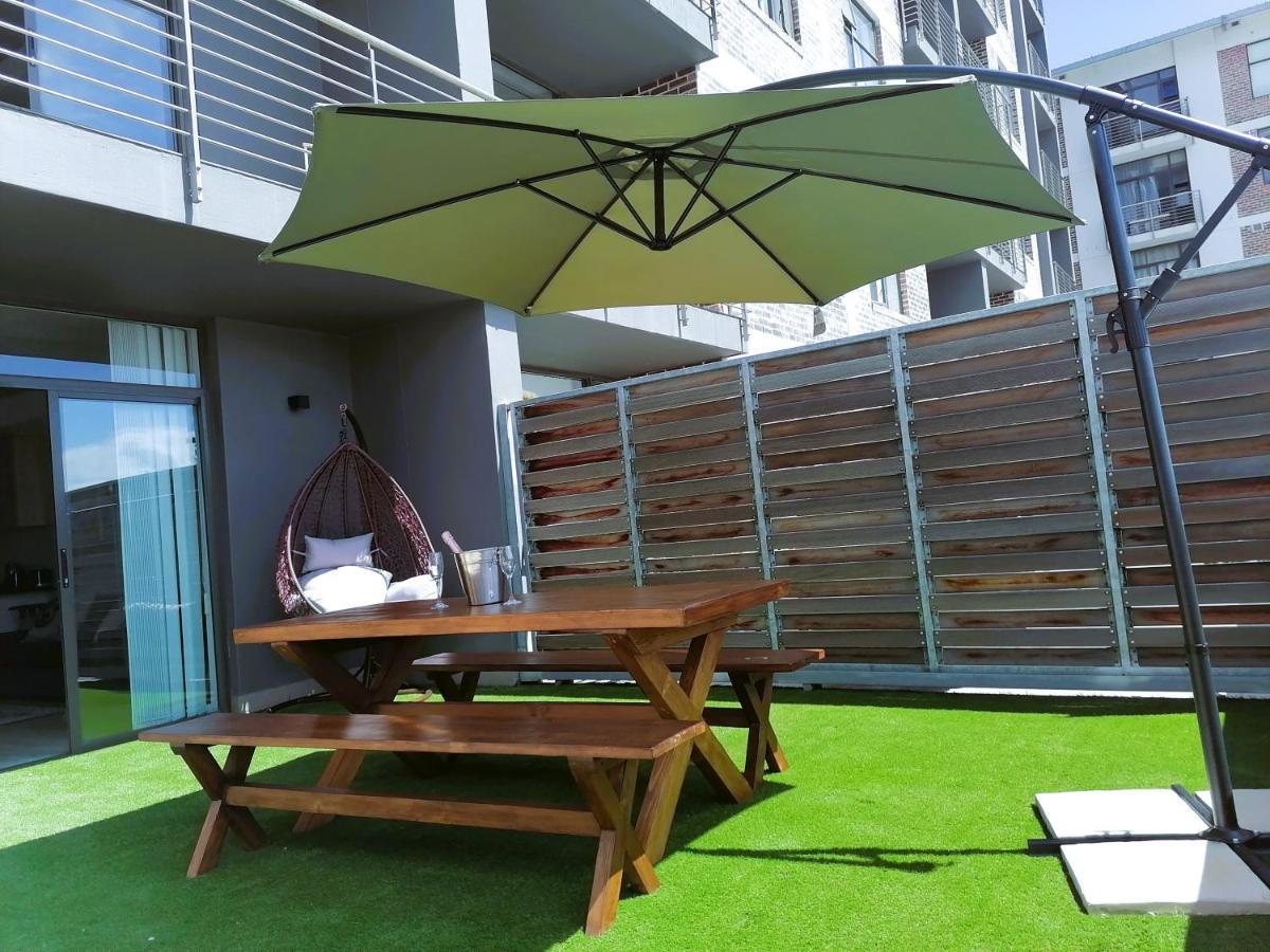 Chic, Central, Family & Group - Stylish 2 Ensuite Bedroom With Spacious Balcony Apartment