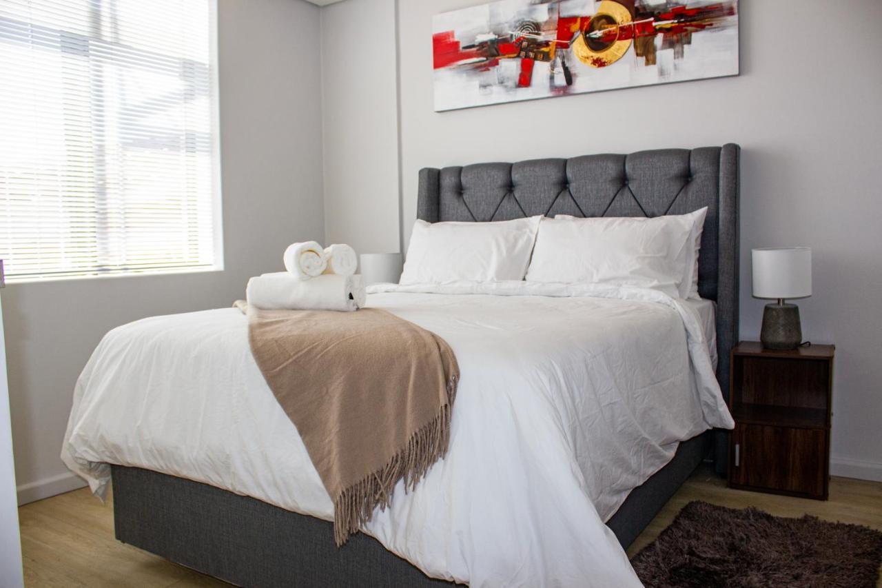 Chic, Central, Family & Group - Stylish 2 Ensuite Bedroom With Spacious Balcony Apartment