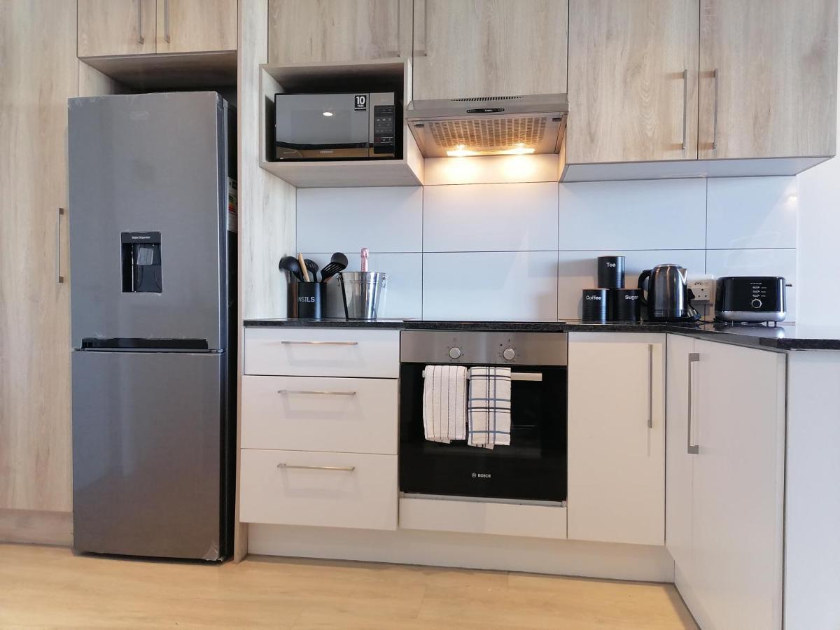 Apartment Chic, Central, Family & Group - Stylish 2 Ensuite Bedroom With Spacious Balcony *