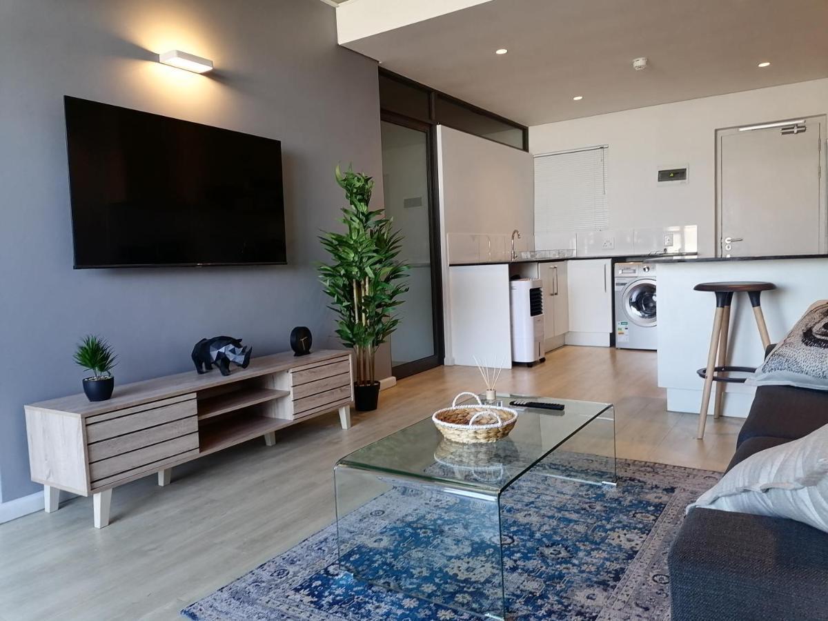 Apartment Chic, Central, Family & Group - Stylish 2 Ensuite Bedroom With Spacious Balcony Cape Town