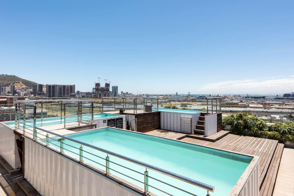 Chic, Central, Family & Group - Stylish 2 Ensuite Bedroom With Spacious Balcony Cape Town