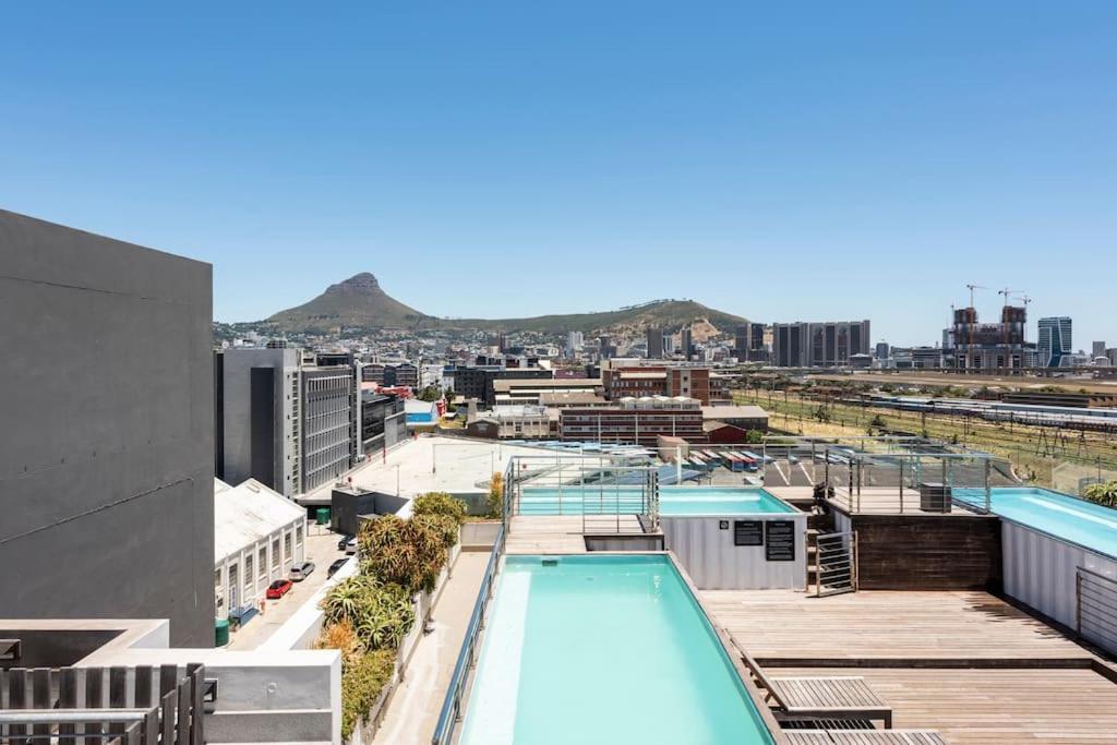 Chic, Central, Family & Group - Stylish 2 Ensuite Bedroom With Spacious Balcony