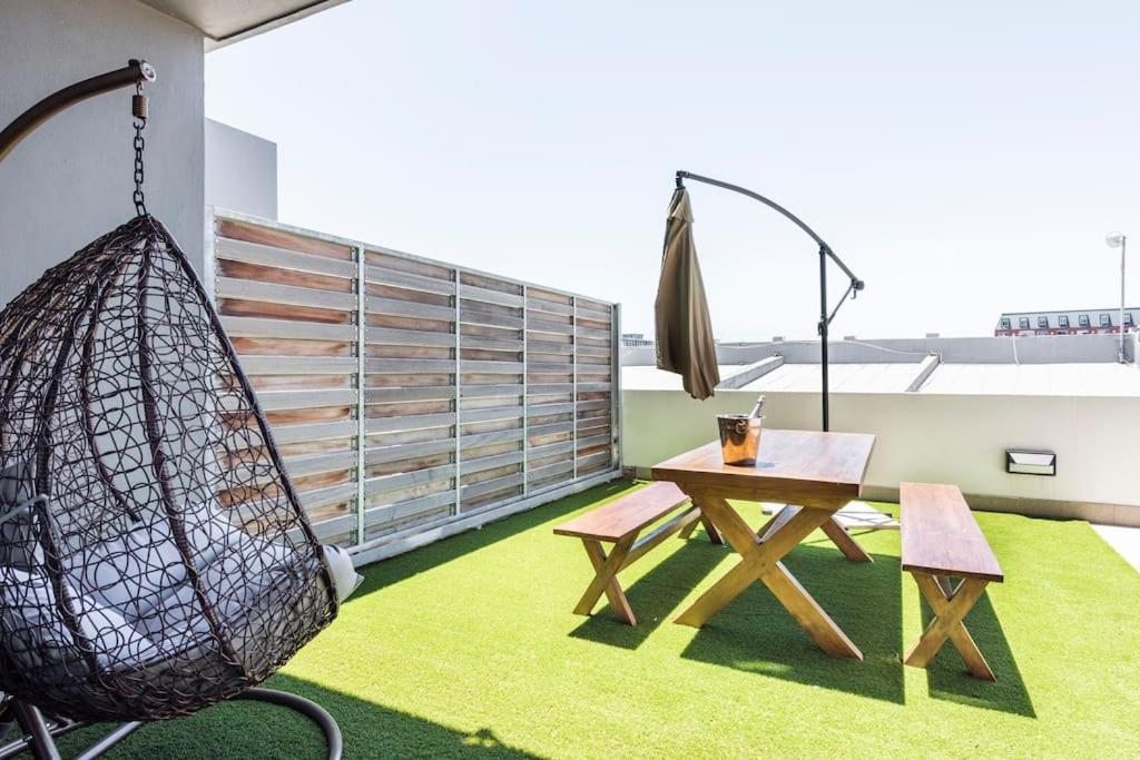 Chic, Central, Family & Group - Stylish 2 Ensuite Bedroom With Spacious Balcony *