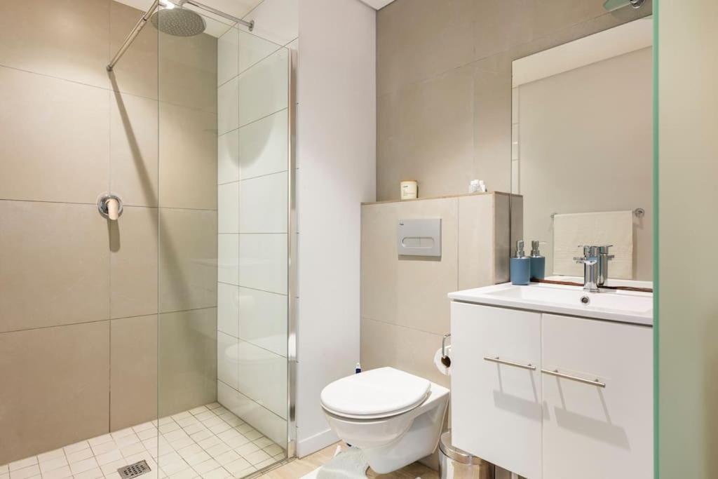 Chic, Central, Family & Group - Stylish 2 Ensuite Bedroom With Spacious Balcony Cape Town
