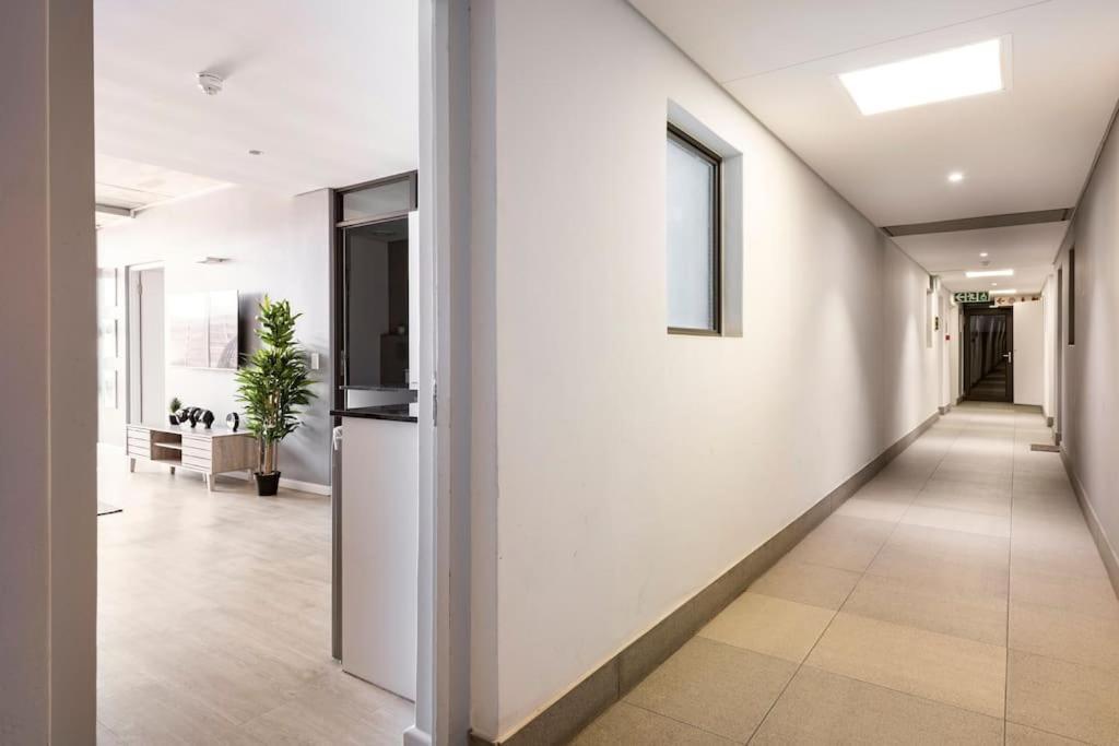 Chic, Central, Family & Group - Stylish 2 Ensuite Bedroom With Spacious Balcony *