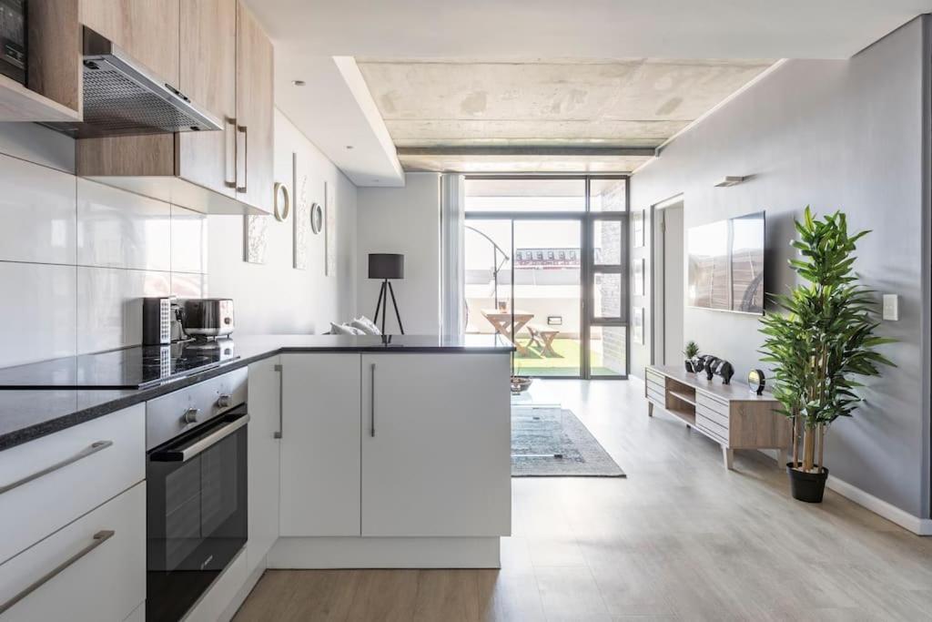 Apartment Chic, Central, Family & Group - Stylish 2 Ensuite Bedroom With Spacious Balcony *