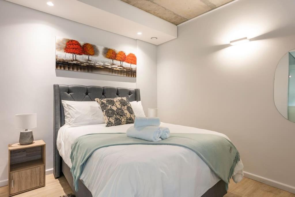 Chic, Central, Family & Group - Stylish 2 Ensuite Bedroom With Spacious Balcony Cape Town