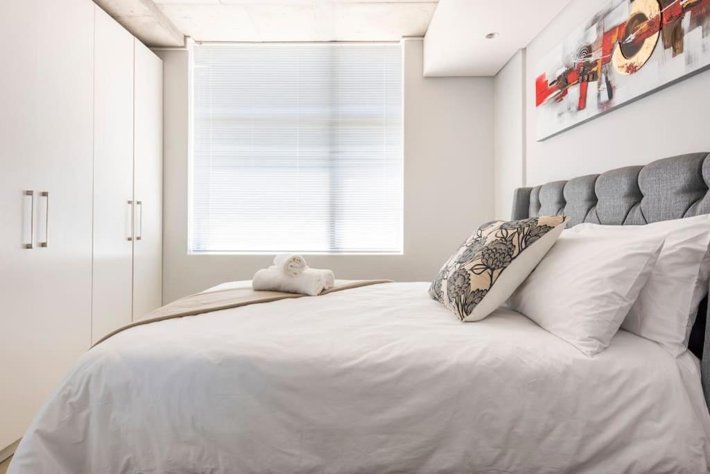 Apartment Chic, Central, Family & Group - Stylish 2 Ensuite Bedroom With Spacious Balcony Cape Town