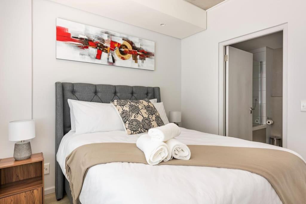 Chic, Central, Family & Group - Stylish 2 Ensuite Bedroom With Spacious Balcony * Cape Town